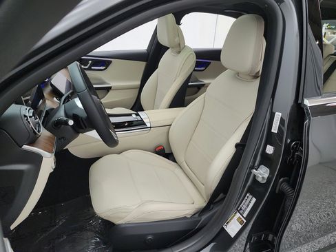 Used 2024 Mercedes-Benz C 300 Sedan image 10