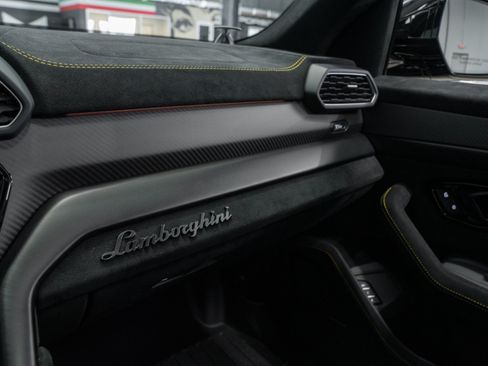 Used 2023 Lamborghini Urus Performante AWD/4WD image 33