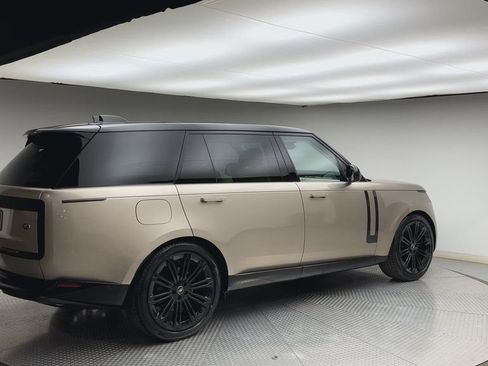 Used 2023 Land Rover Range Rover Long Wheelbase SE AWD/4WD image 2