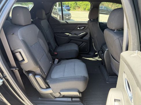 Used 2023 Chevrolet Traverse LT image 10
