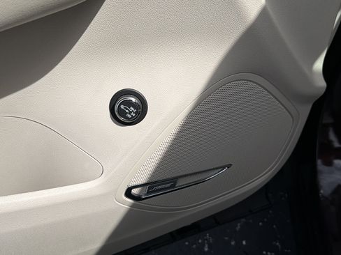 Used 2023 Buick Envision Avenir FWD image 23