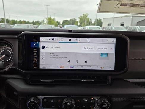 New 2025 Jeep Gladiator Mojave w/ Convenience Group image 16