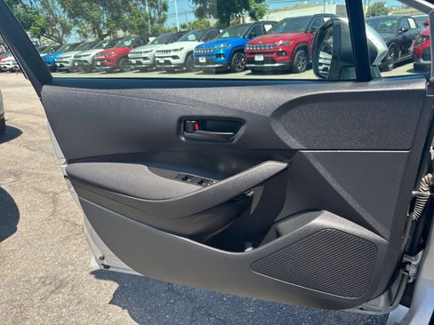 Used 2025 Toyota Corolla LE FWD image 18