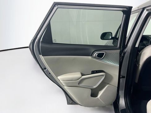 Used 2025 Kia Soul LX w/ LX Technology Package FWD image 25