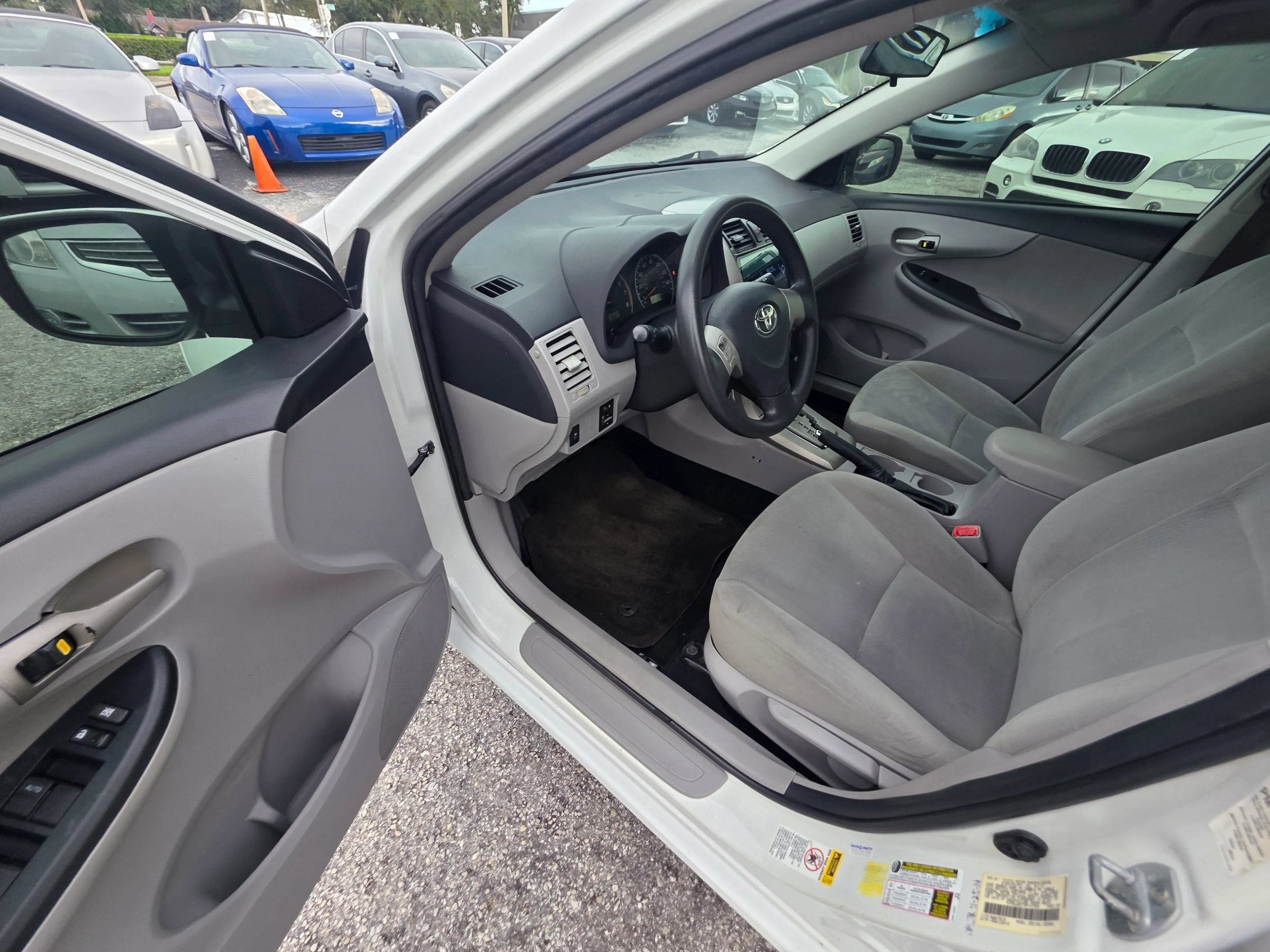 Used 2013 Toyota Corolla LE FWD image 12