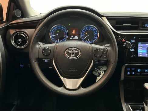 Used 2018 Toyota Corolla LE FWD image 15