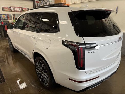 Used 2023 Cadillac XT6 Sport w/ Technology Package image 8