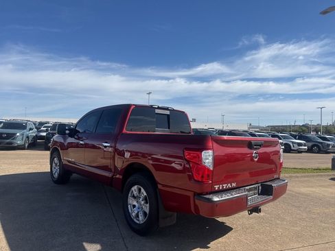 Used 2019 Nissan Titan SV w/ SV Convenience Package image 14