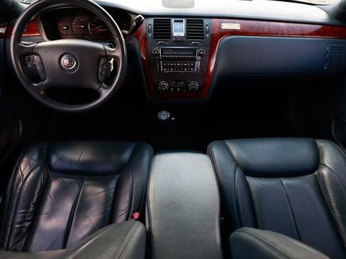 Used 2006 Cadillac DTS Limousine image 23