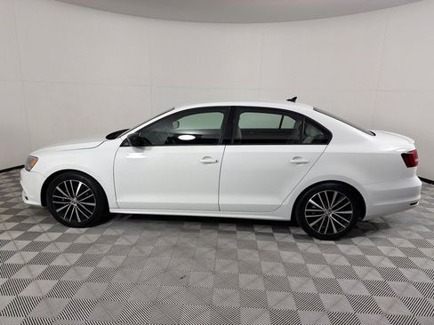 Used 2015 Volkswagen Jetta Sport image 8