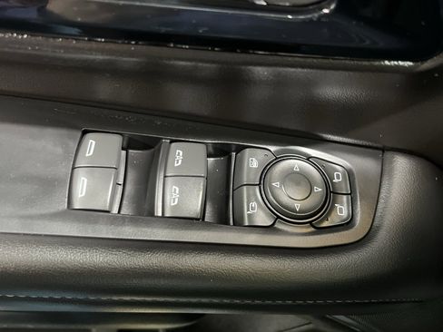 Used 2025 Chevrolet Suburban LT w/ Comfort Package image 28