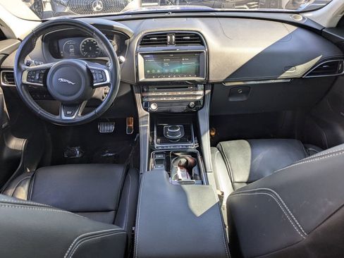 Used 2018 Jaguar F-PACE R-Sport image 2