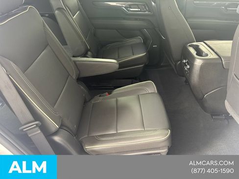 Used 2025 GMC Yukon Elevation w/ Elevation Premium Package AWD/4WD image 18