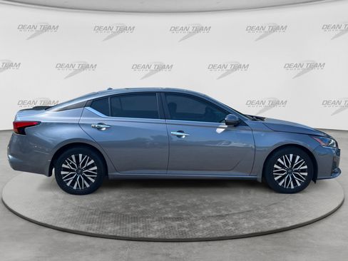 Used 2023 Nissan Altima 2.5 SV FWD image 8