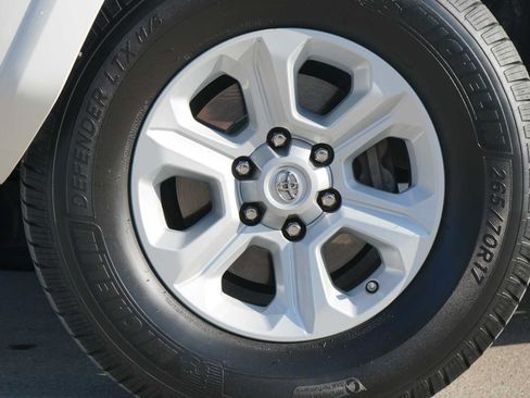 Used 2016 Toyota 4Runner SR5 Premium RWD image 2