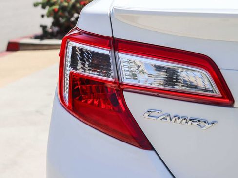 Used 2012 Toyota Camry SE FWD image 7
