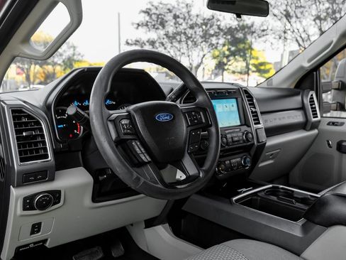 Used 2017 Ford F250 XLT w/ XLT Value Package image 3