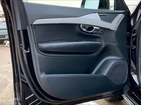 Used 2021 Volvo XC90 T5 Momentum image 27