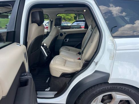 Used 2018 Land Rover Range Rover Sport HSE AWD/4WD image 32