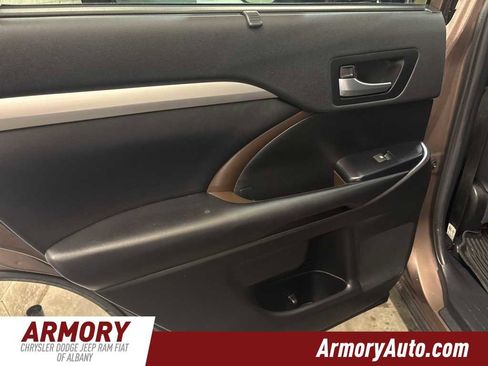 Used 2019 Toyota Highlander XLE image 22