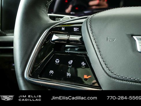Used 2025 Cadillac Escalade V w/ LPO, ONYX Package image 11
