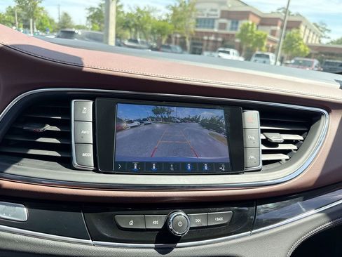 Used 2021 Buick Enclave Avenir w/ Avenir Technology Package AWD/4WD image 22