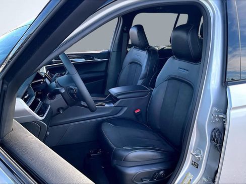 New 2025 Jeep Grand Cherokee Trailhawk w/ Advanced Protech Group II image 11