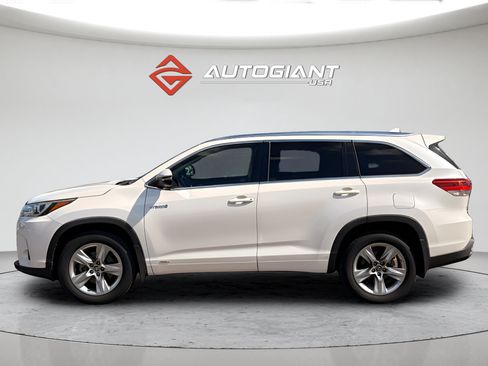 Used 2017 Toyota Highlander Limited AWD/4WD image 3