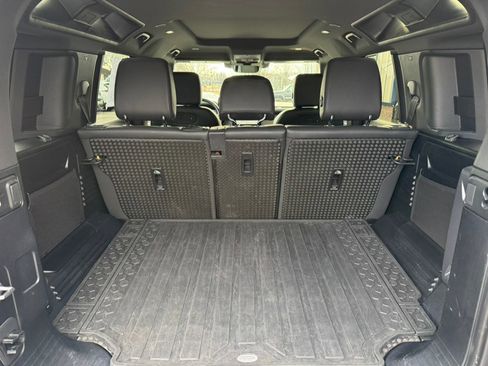 Used 2022 Land Rover Defender 110 X-Dynamic SE image 24