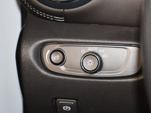 Used 2025 Chevrolet Blazer LT image 34