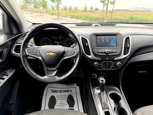 Used 2018 Chevrolet Equinox LT AWD/4WD image 16
