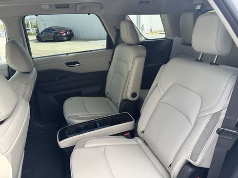 New 2026 Nissan Pathfinder SL AWD/4WD image 17