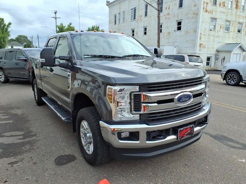 Used 2018 Ford F250 XLT w/ XLT Value Package AWD/4WD image 4