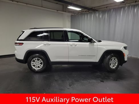 Used 2024 Jeep Grand Cherokee Laredo w/ Luxury Tech Group I AWD/4WD image 9