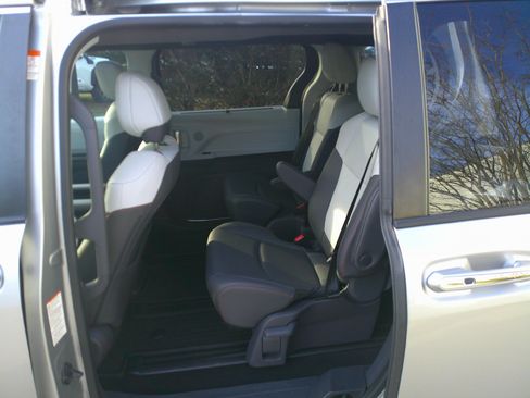 Used 2021 Toyota Sienna XSE image 72