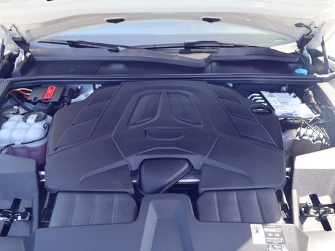 Certified 2025 Porsche Cayenne AWD/4WD image 26