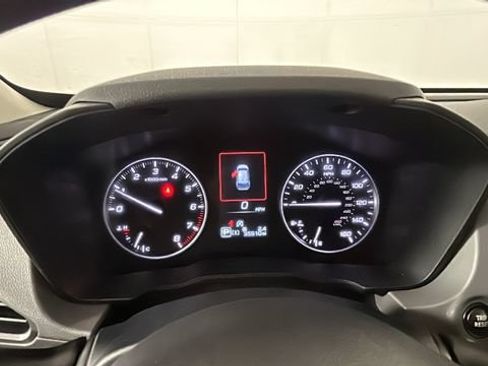 Used 2024 Subaru Crosstrek 2.0i Premium AWD/4WD image 17