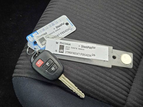 Used 2015 Toyota RAV4 LE image 32