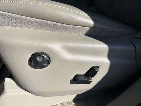 Used 2011 Jeep Grand Cherokee Laredo image 10