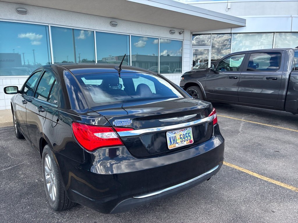 Used 2013 Chrysler 200 Touring w/ Cold Weather Group FWD image 5