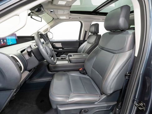 Used 2025 Ford Expedition Active image 15