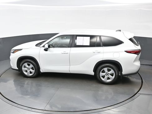 Used 2023 Toyota Highlander L AWD/4WD image 34