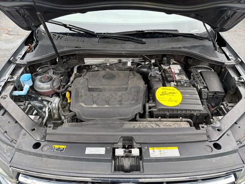 Used 2024 Volkswagen Tiguan SE image 29