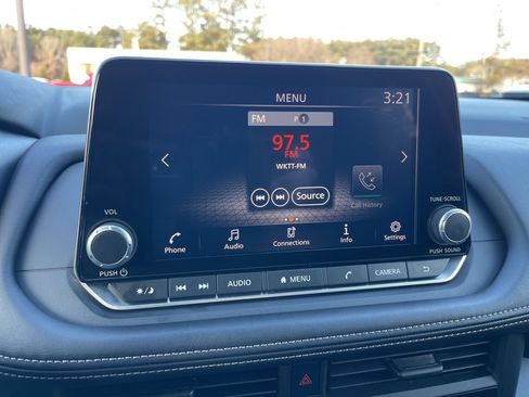 Used 2025 Nissan Rogue S image 10