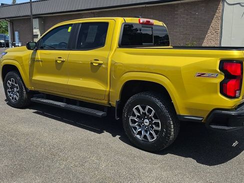 Used 2023 Chevrolet Colorado Z71 w/ Z71 Convenience Package 2 AWD/4WD image 6