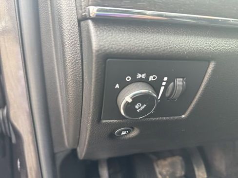 Used 2018 Jeep Grand Cherokee Limited image 21