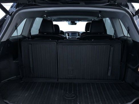 Used 2019 Toyota Highlander XLE image 31