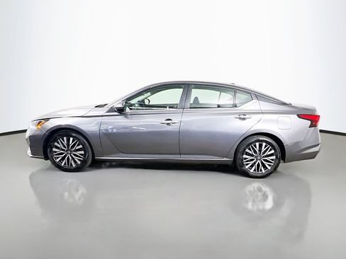 Used 2023 Nissan Altima 2.5 SV FWD image 6