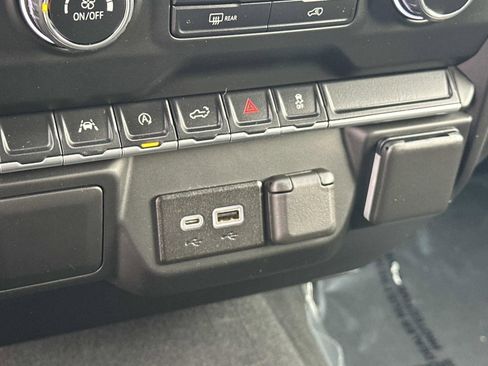 Used 2022 Chevrolet Silverado 1500 Custom image 14