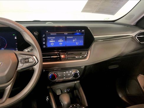 Used 2025 Chevrolet TrailBlazer LT AWD/4WD image 6